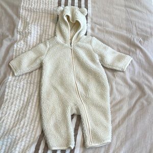 Gap baby bunting suit 3-6 months